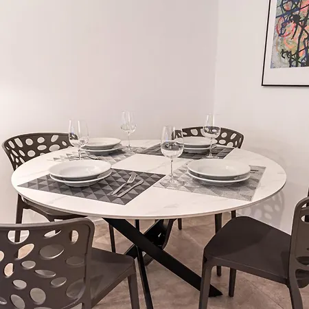 Modern Flat With Garden And Parking In Quiet Area Apartman *