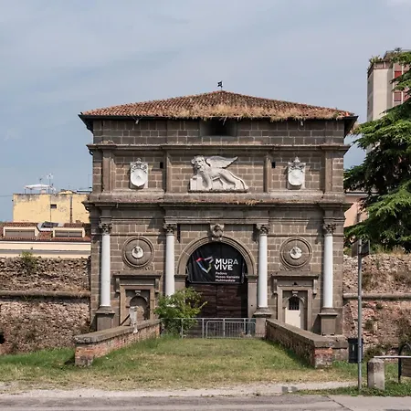 דירה Modern In With Garden - Easy Parking *