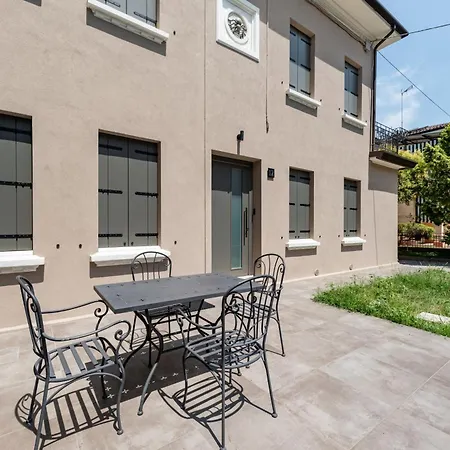 Modern In With Garden - Easy Parking דירה