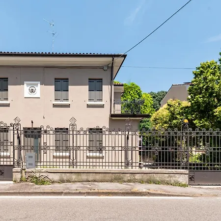 Modern In With Garden - Easy Parking דירה *