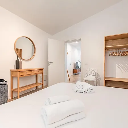 דירה Modern In With Garden - Easy Parking *