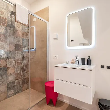 Modern In With Garden - Easy Parking דירה *