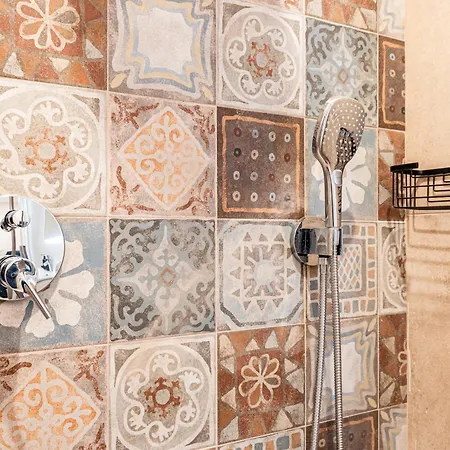 Modern In With Garden - Easy Parking דירה