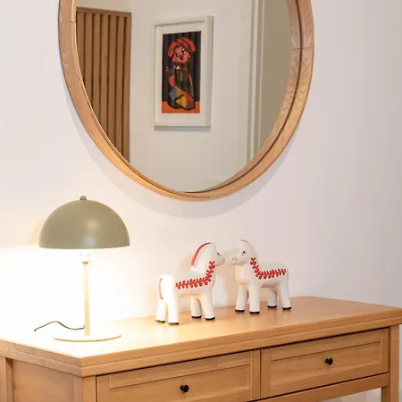 Modern In With Garden - Easy Parking דירה